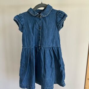 3T Gap girl’s Jean dress with collar. Short sleeves.